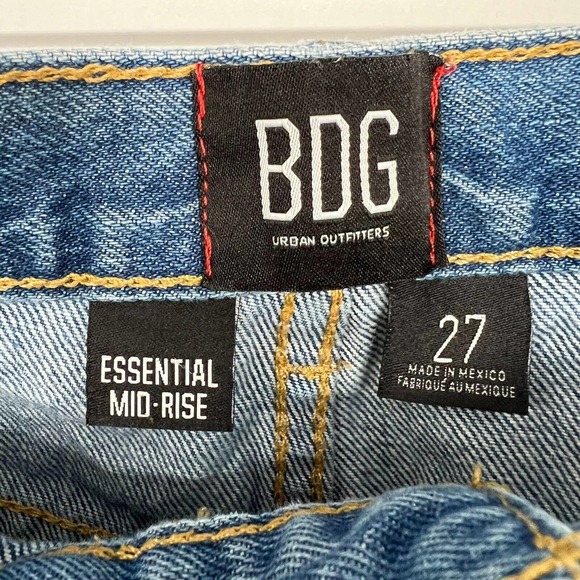 Urban Outfitters BDG Essential Mid-Rise Jean Shorts Sz 27 Blue Ripped Distressed - Picture 5 of 7